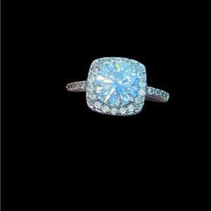 Elegant Silver Ring with Sparkling Gemstone